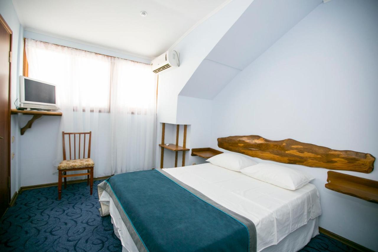 Guest House Lavr Gagra Exterior photo