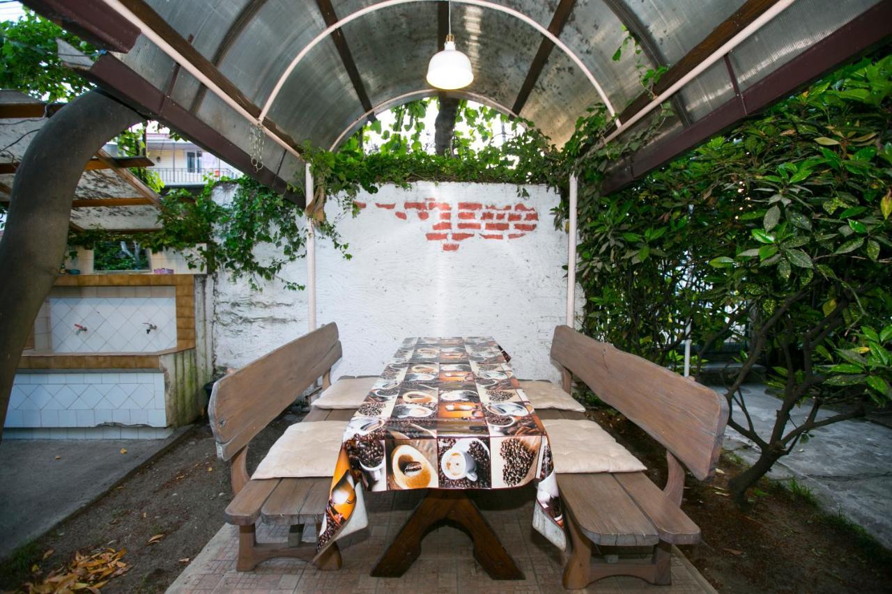 Guest House Lavr Gagra Exterior photo